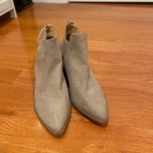 Universal Thread Perforated Gray Ankle Booties